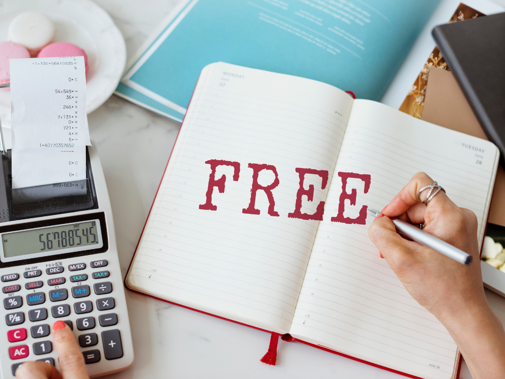 FAQサイトの作り方における無料と有料システムの違い